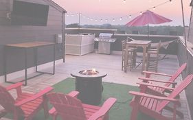 Carrie Underwood'S East Side Rooftop Game Room